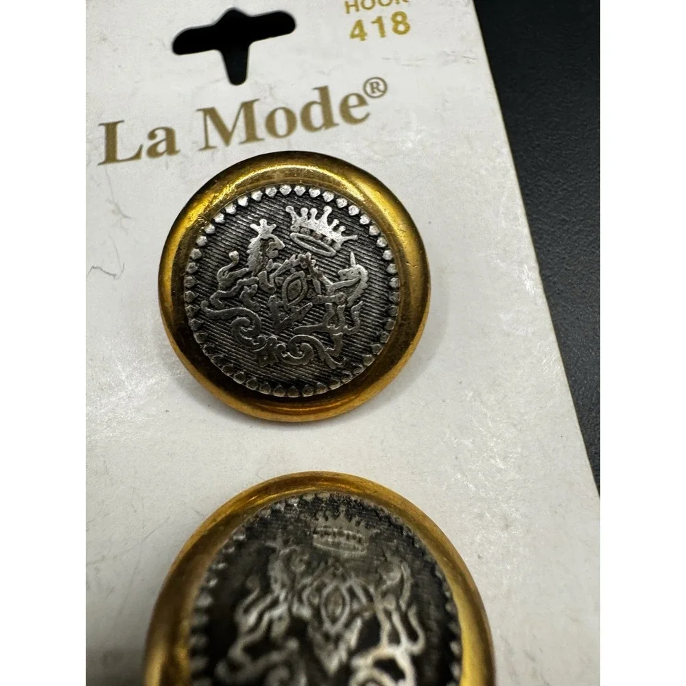 Vintage La Mode Style 26230 Gold Buttons 3/4